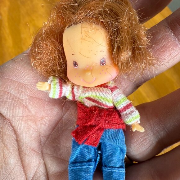 Strawberry Shortcake Doll and Case - Picture 2 of 6